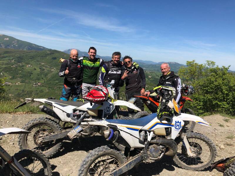 Gruppo di amici per un tour guidato