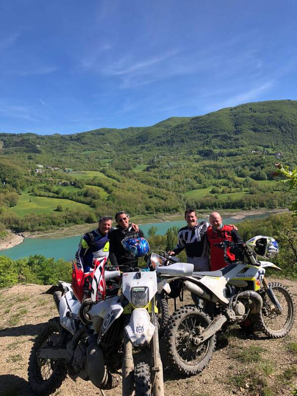 Gruppo di amici per un tour guidato