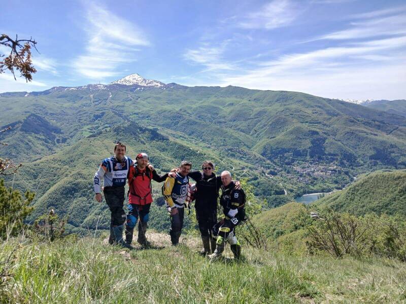 Gruppo di amici per un tour guidato